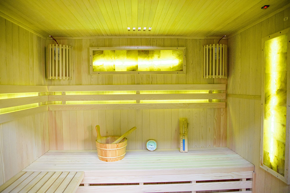 Suchá sauna s pieckou EA4S so soľným kameňom a izoláciou stien, 4 miestna, 180x160x200cm, 6,0kW