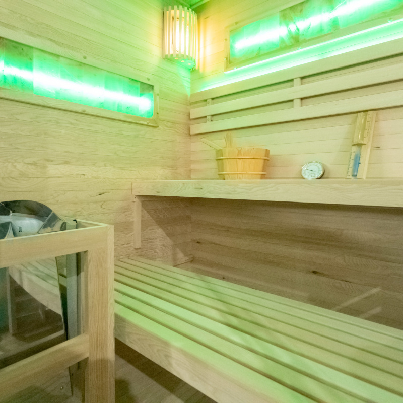 Sucha sauna ARK wood s pecou HARVIA 6kW so solnym kamenom pre 4-5 osôb 150 x 150 x 200 cm
