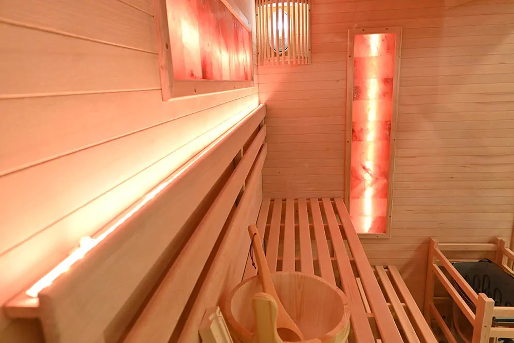 Suchá sauna s pieckou PRAVÁ, 4-miestna, 175x140x190cm, 8,0kW