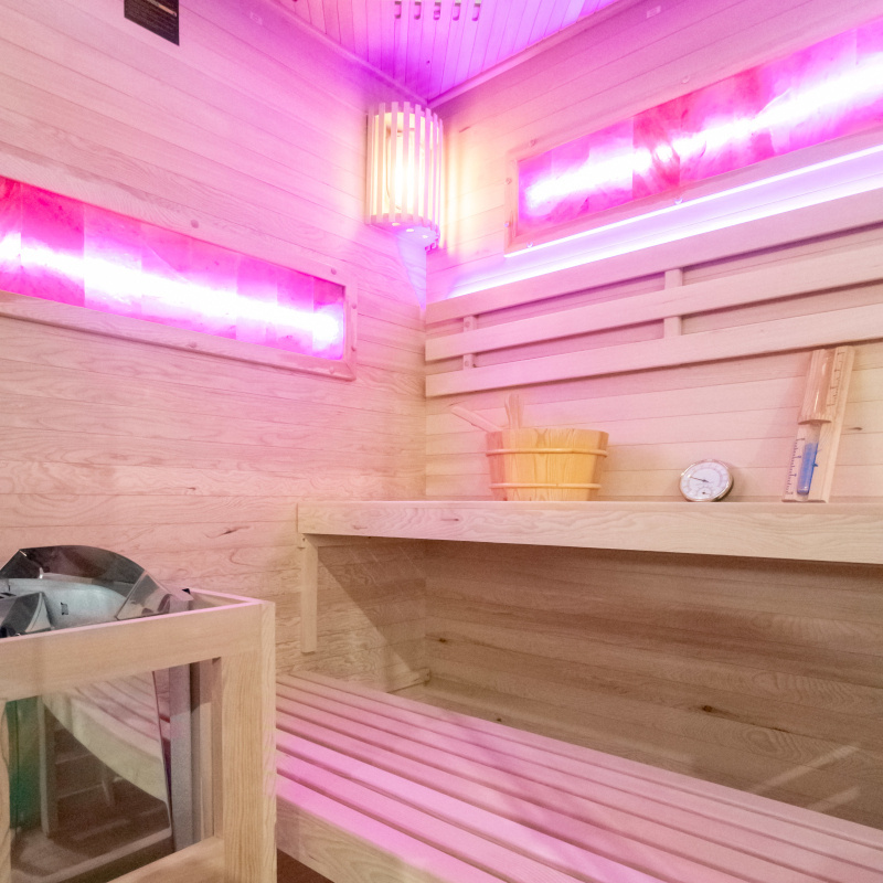 Sucha sauna ARK wood s pecou HARVIA 6kW so solnym kamenom pre 4-5 osôb 150 x 150 x 200 cm