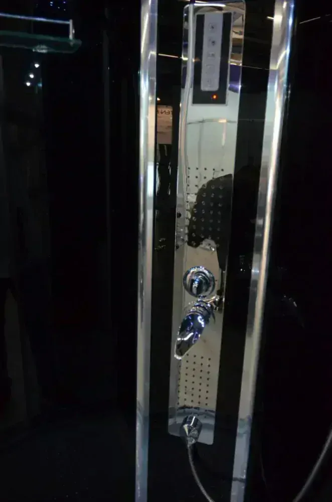 Sanotechnik - TREND - Štvrťkruhový hydromasážny sprchovací box 90x90x225 cm CL70 + Bluetooth
