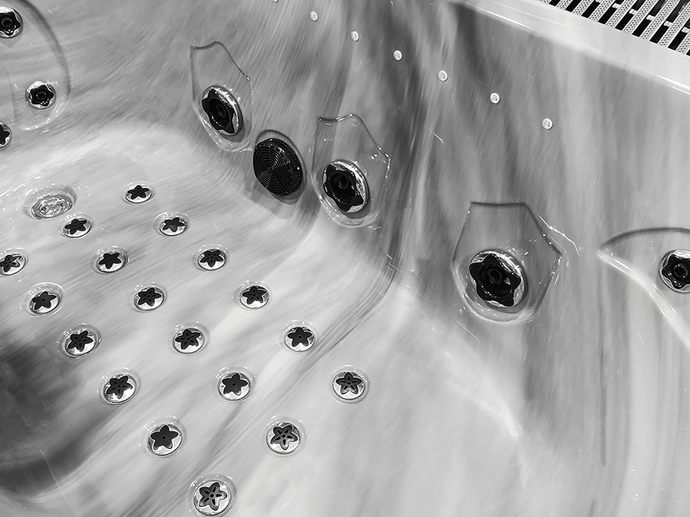 M-SPA - Kúpeľňová vaňa s hydromasážou šedá s čiernym krytom 208 x 135 x 67 cm